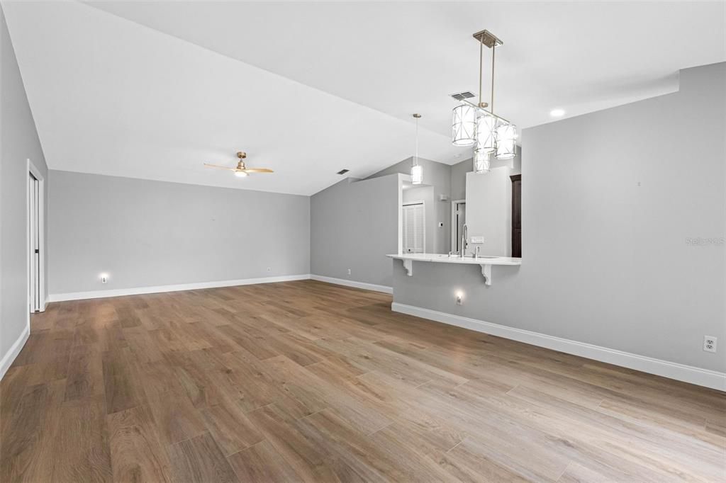 For Sale: $354,900 (2 beds, 2 baths, 1547 Square Feet)