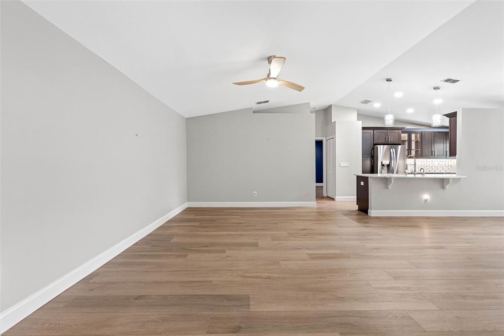 For Sale: $354,900 (2 beds, 2 baths, 1547 Square Feet)