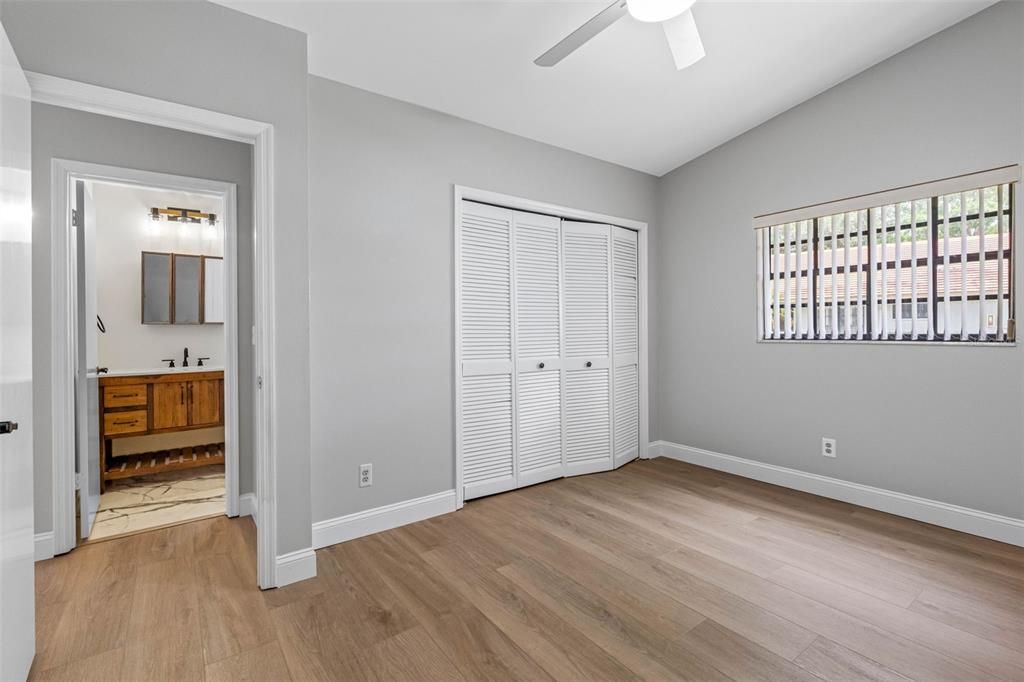 For Sale: $354,900 (2 beds, 2 baths, 1547 Square Feet)