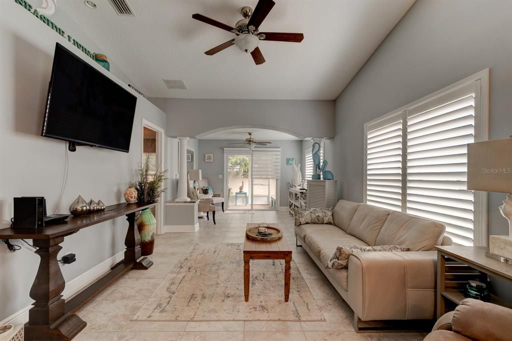 For Sale: $325,000 (3 beds, 2 baths, 1356 Square Feet)