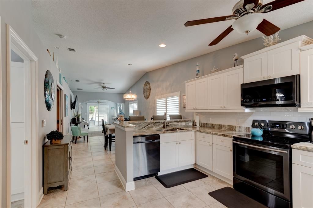 For Sale: $325,000 (3 beds, 2 baths, 1356 Square Feet)