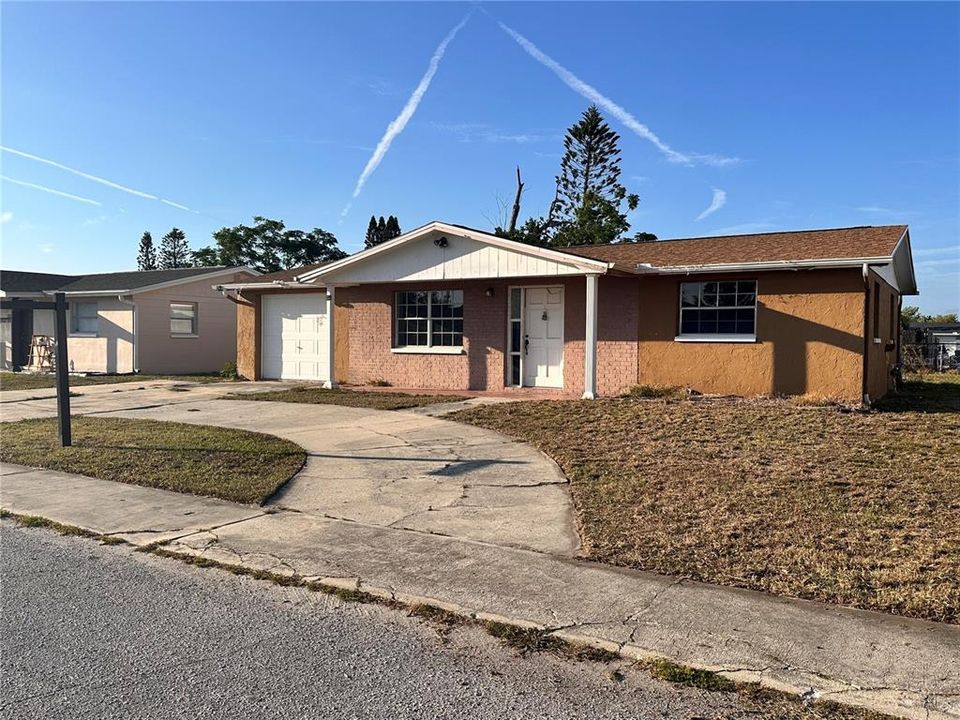 For Sale: $220,000 (2 beds, 1 baths, 980 Square Feet)