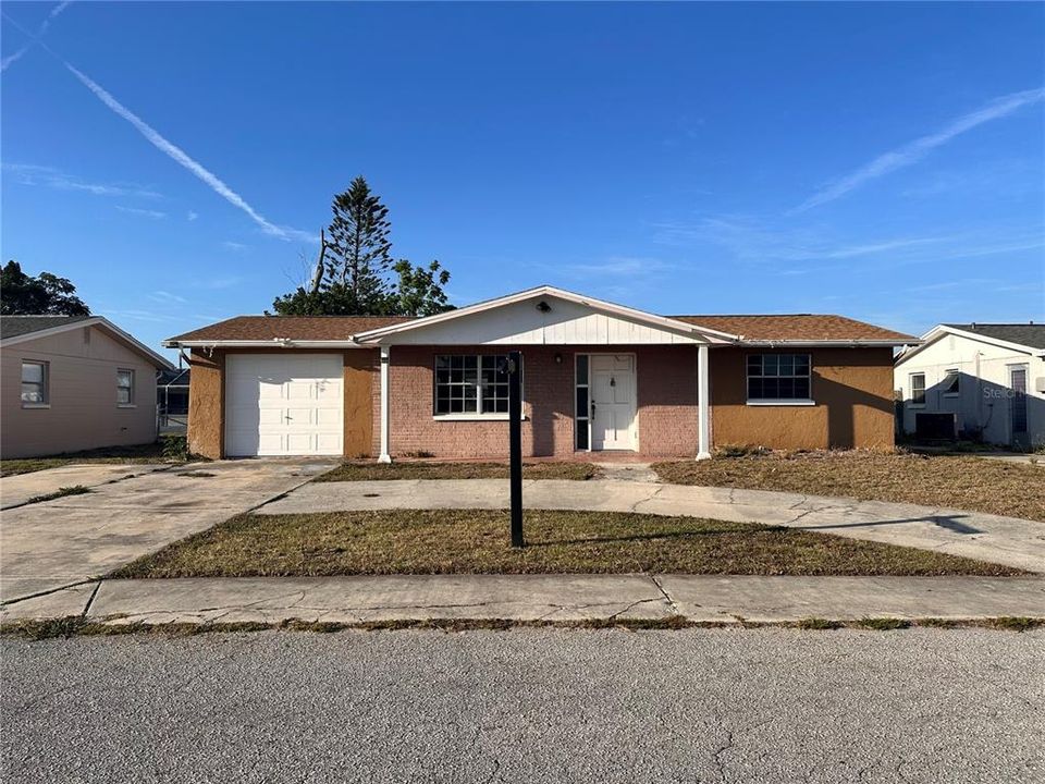 For Sale: $220,000 (2 beds, 1 baths, 980 Square Feet)