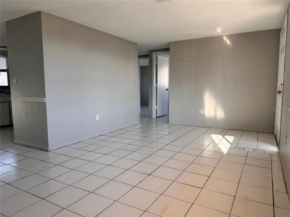 For Sale: $220,000 (2 beds, 1 baths, 980 Square Feet)