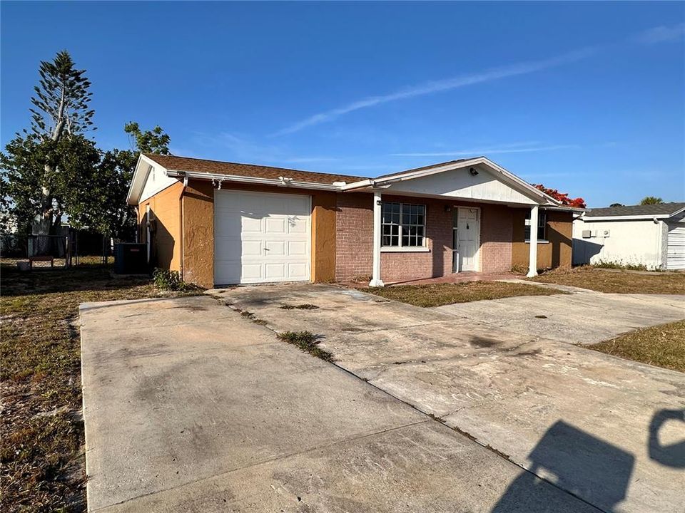 For Sale: $220,000 (2 beds, 1 baths, 980 Square Feet)
