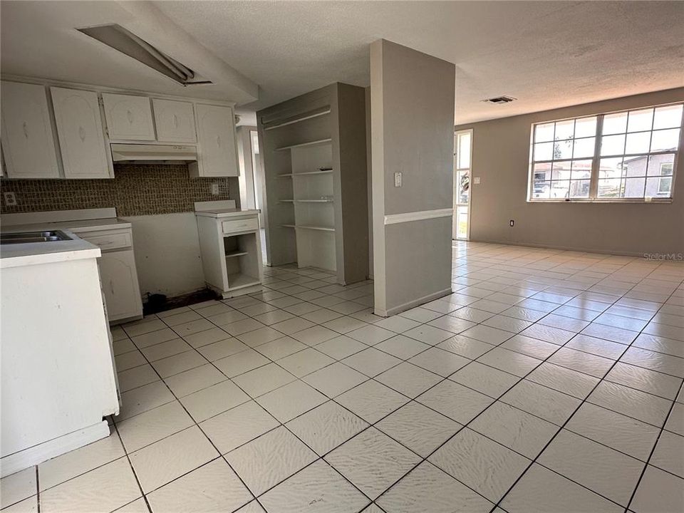 For Sale: $220,000 (2 beds, 1 baths, 980 Square Feet)