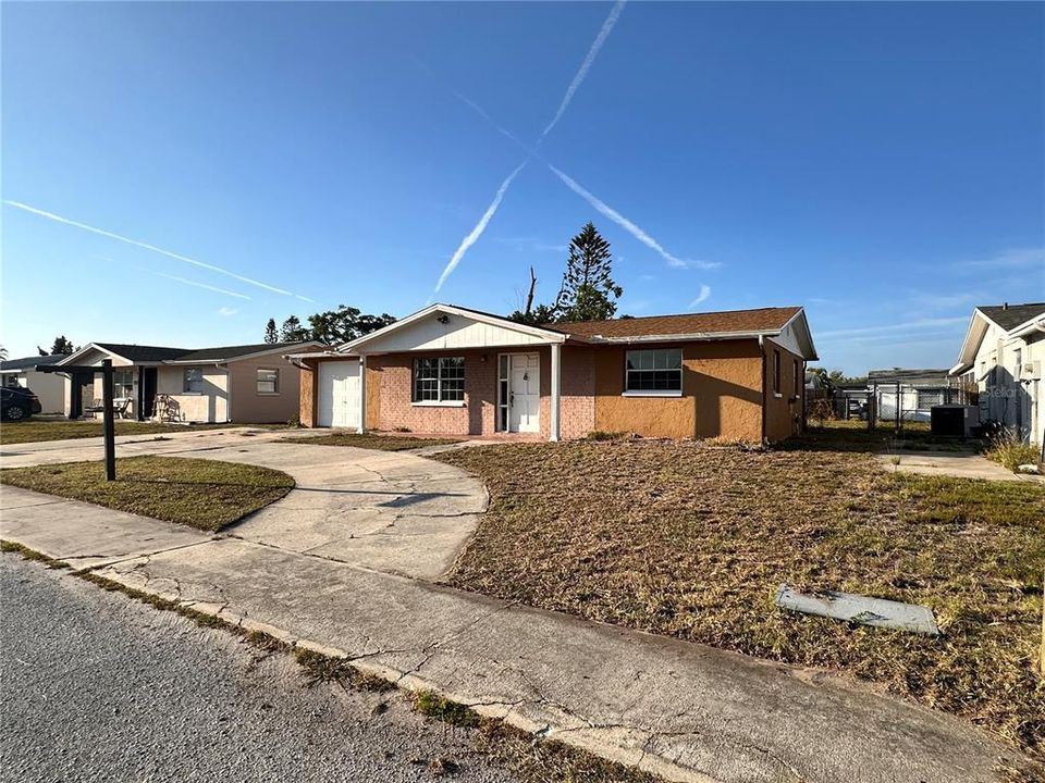 For Sale: $220,000 (2 beds, 1 baths, 980 Square Feet)