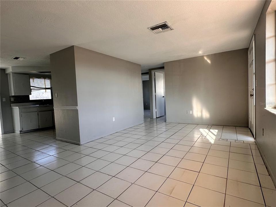 For Sale: $220,000 (2 beds, 1 baths, 980 Square Feet)