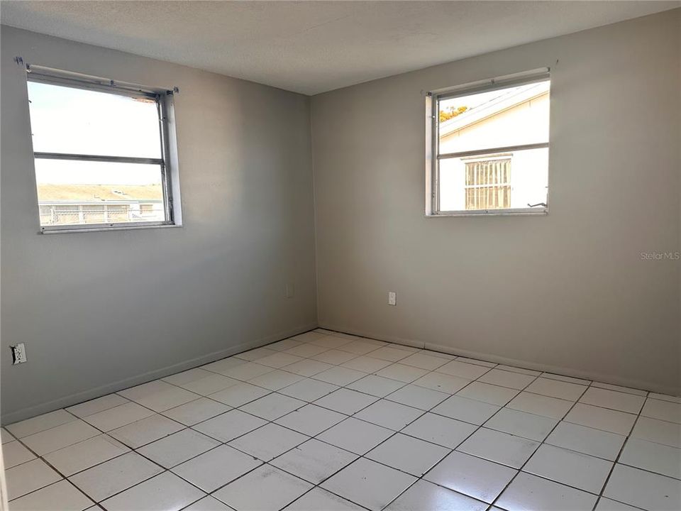 For Sale: $220,000 (2 beds, 1 baths, 980 Square Feet)