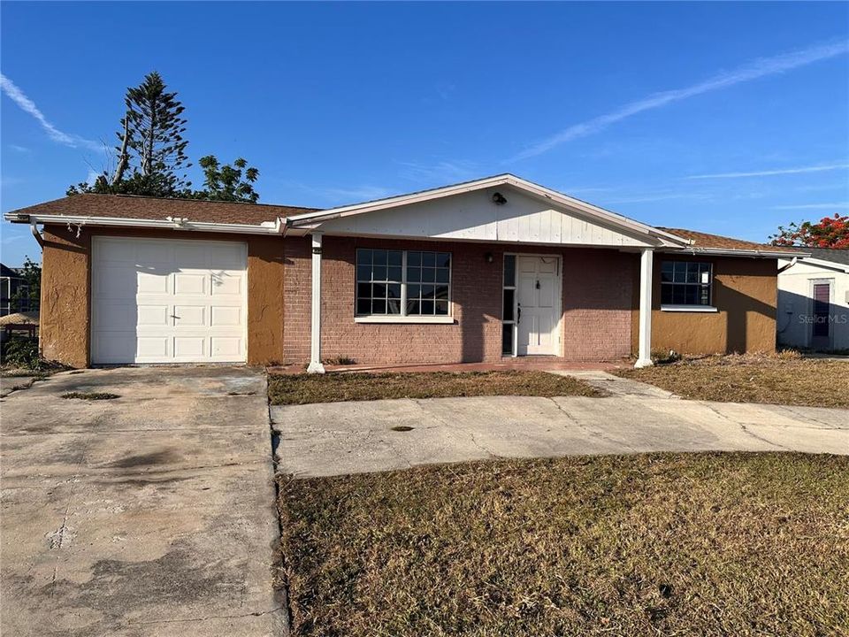For Sale: $220,000 (2 beds, 1 baths, 980 Square Feet)