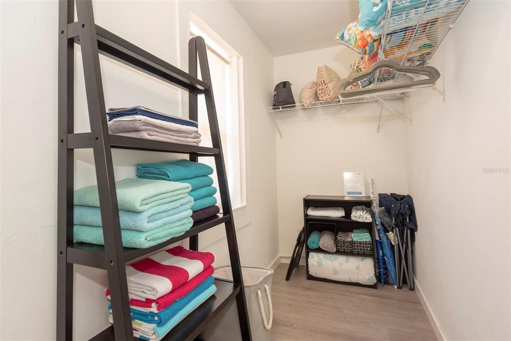 En Venta: $323,000 (4 camas, 2 baños, 1109 Pies cuadrados)