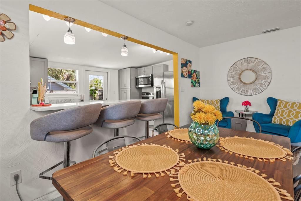 En Venta: $323,000 (4 camas, 2 baños, 1109 Pies cuadrados)