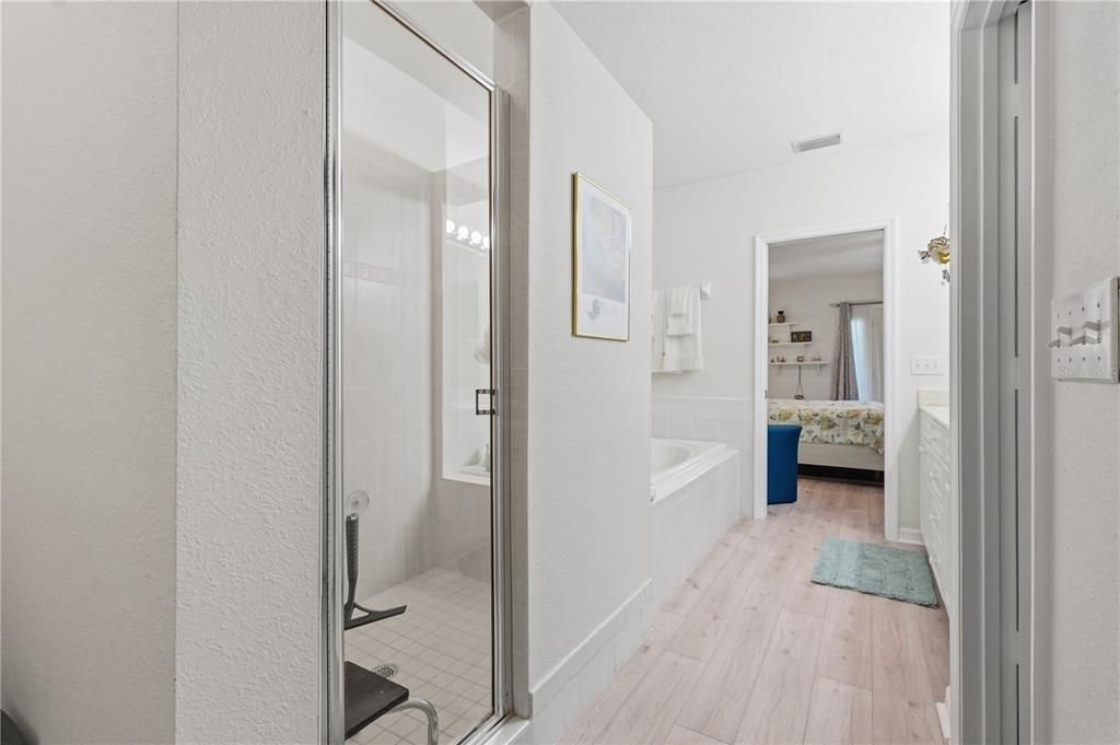 For Sale: $550,000 (3 beds, 3 baths, 2100 Square Feet)