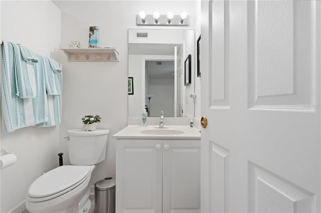 For Sale: $550,000 (3 beds, 3 baths, 2100 Square Feet)