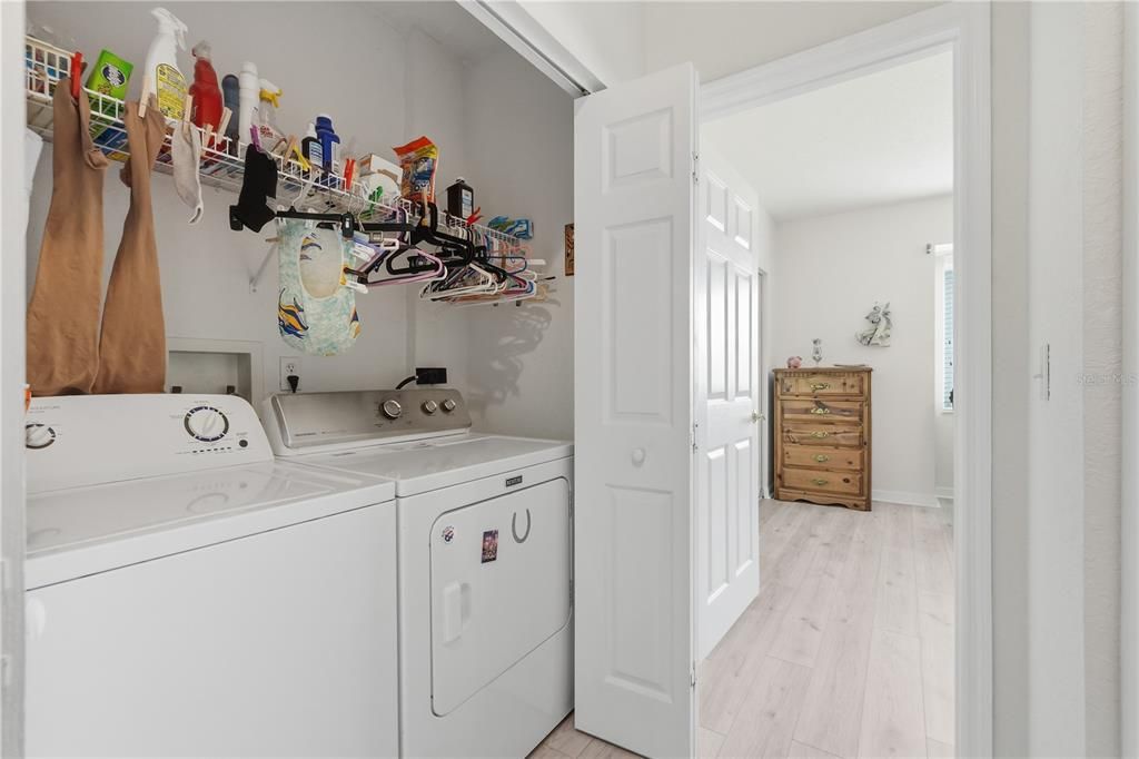 For Sale: $550,000 (3 beds, 3 baths, 2100 Square Feet)