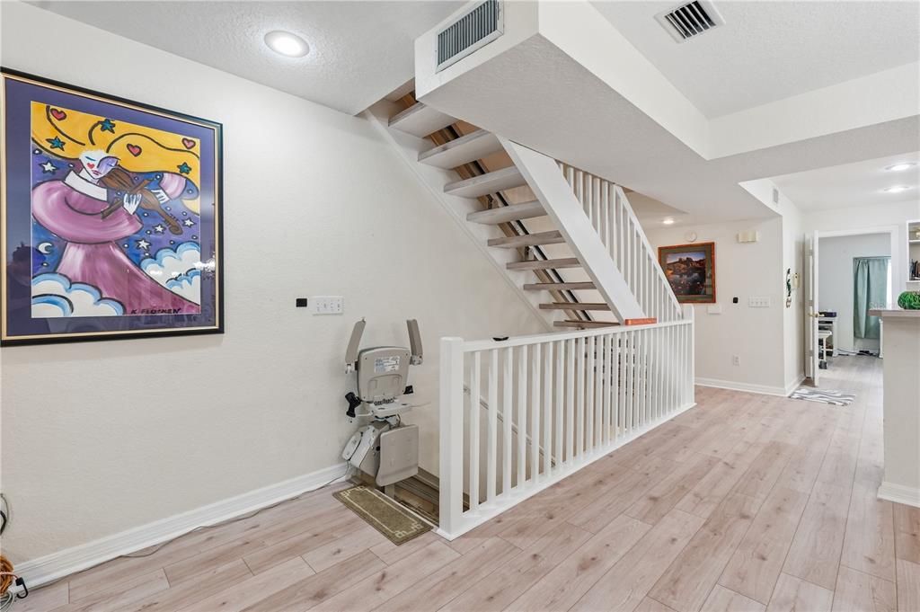 For Sale: $550,000 (3 beds, 3 baths, 2100 Square Feet)