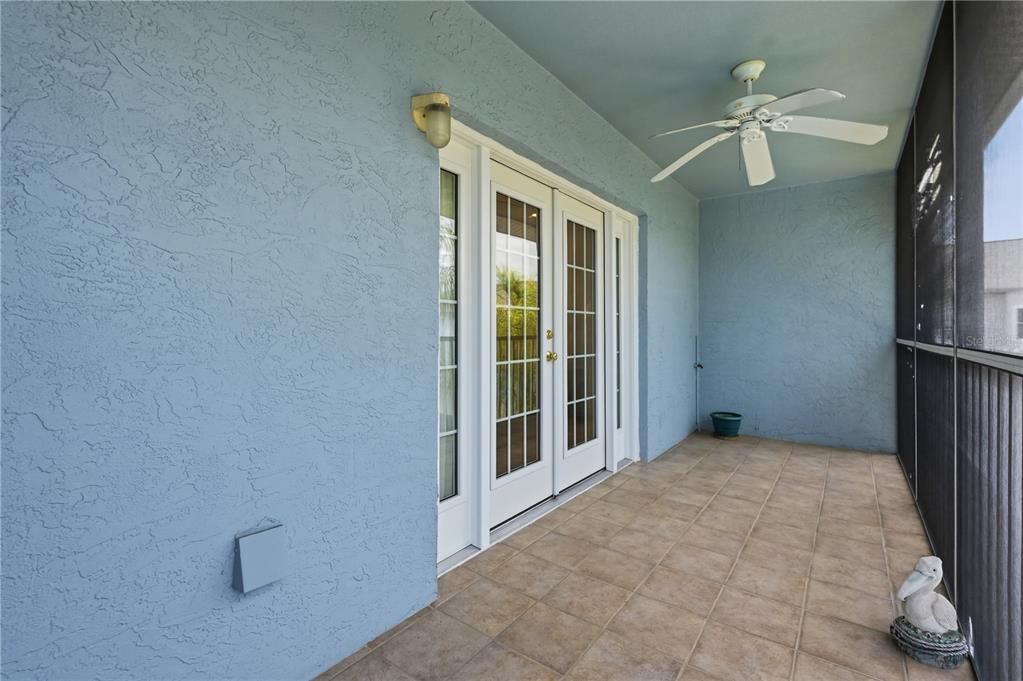 For Sale: $550,000 (3 beds, 3 baths, 2100 Square Feet)