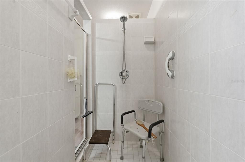 For Sale: $550,000 (3 beds, 3 baths, 2100 Square Feet)