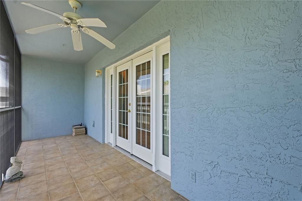 For Sale: $550,000 (3 beds, 3 baths, 2100 Square Feet)