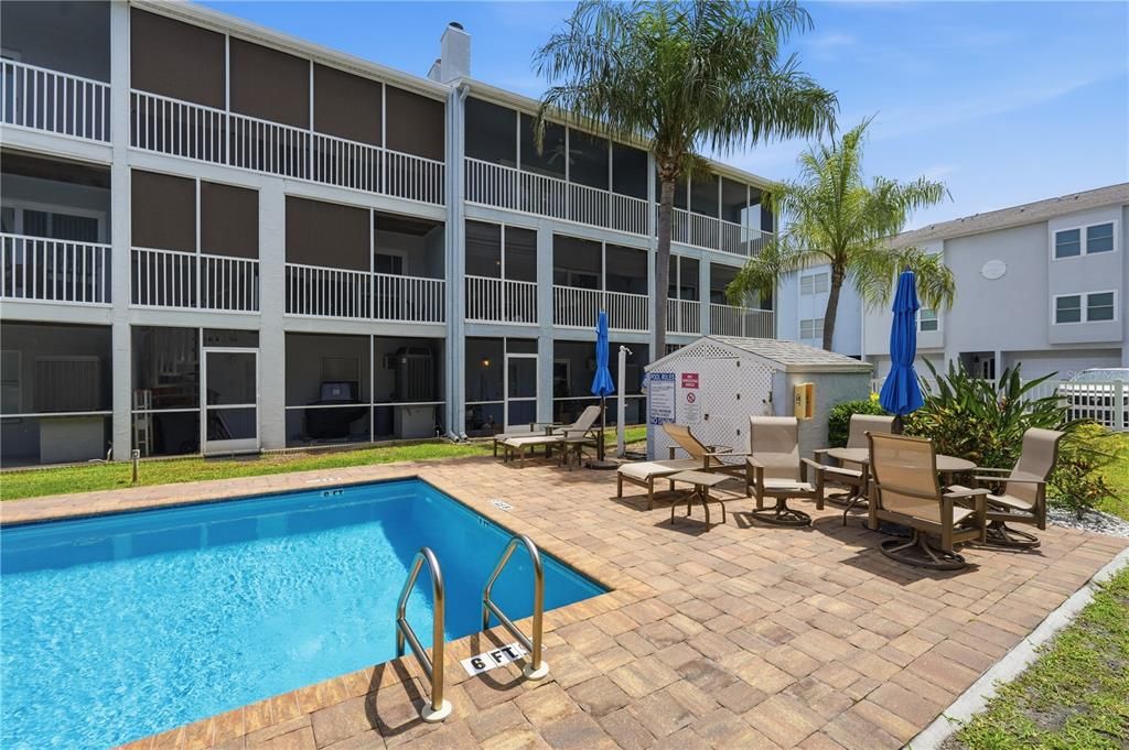 For Sale: $550,000 (3 beds, 3 baths, 2100 Square Feet)