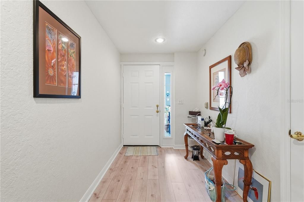 For Sale: $550,000 (3 beds, 3 baths, 2100 Square Feet)