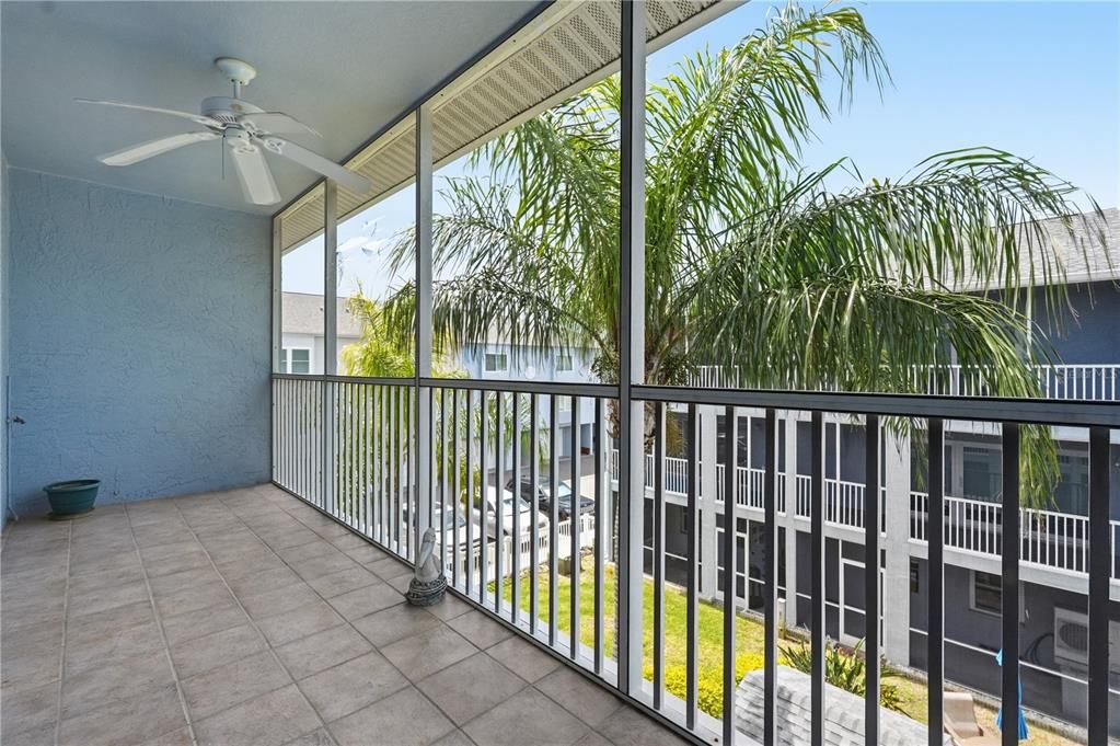 For Sale: $550,000 (3 beds, 3 baths, 2100 Square Feet)