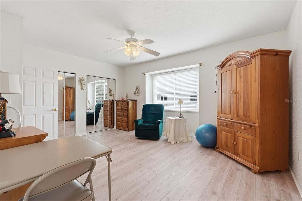 For Sale: $550,000 (3 beds, 3 baths, 2100 Square Feet)