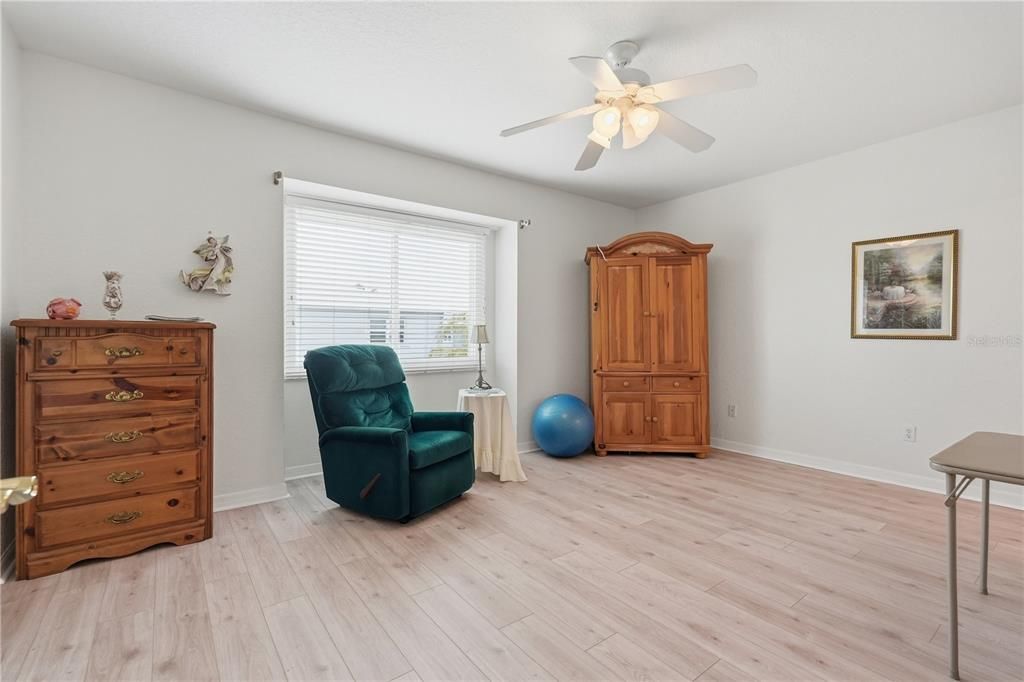 For Sale: $550,000 (3 beds, 3 baths, 2100 Square Feet)