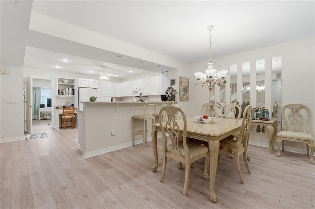 For Sale: $550,000 (3 beds, 3 baths, 2100 Square Feet)