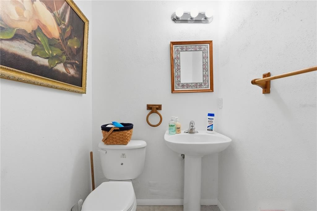 For Sale: $550,000 (3 beds, 3 baths, 2100 Square Feet)