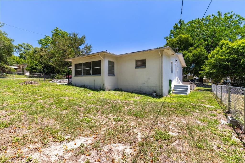 For Sale: $199,900 (3 beds, 2 baths, 1212 Square Feet)