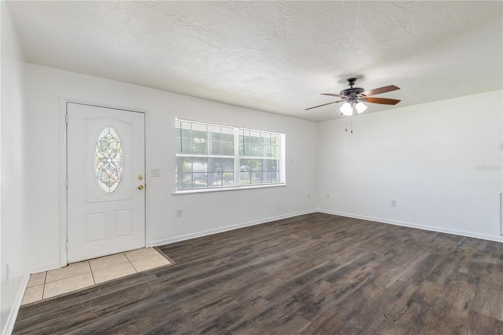 For Sale: $199,900 (3 beds, 2 baths, 1212 Square Feet)