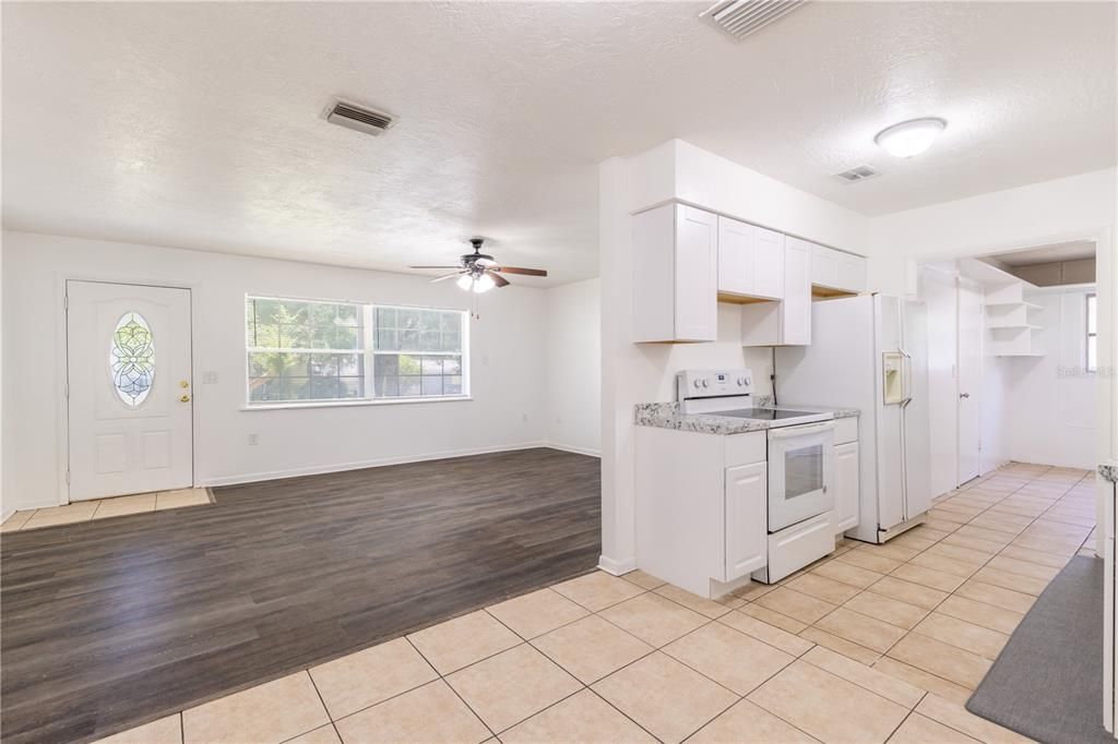 For Sale: $199,900 (3 beds, 2 baths, 1212 Square Feet)