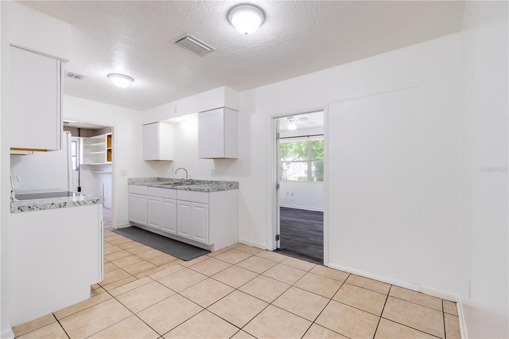 For Sale: $199,900 (3 beds, 2 baths, 1212 Square Feet)