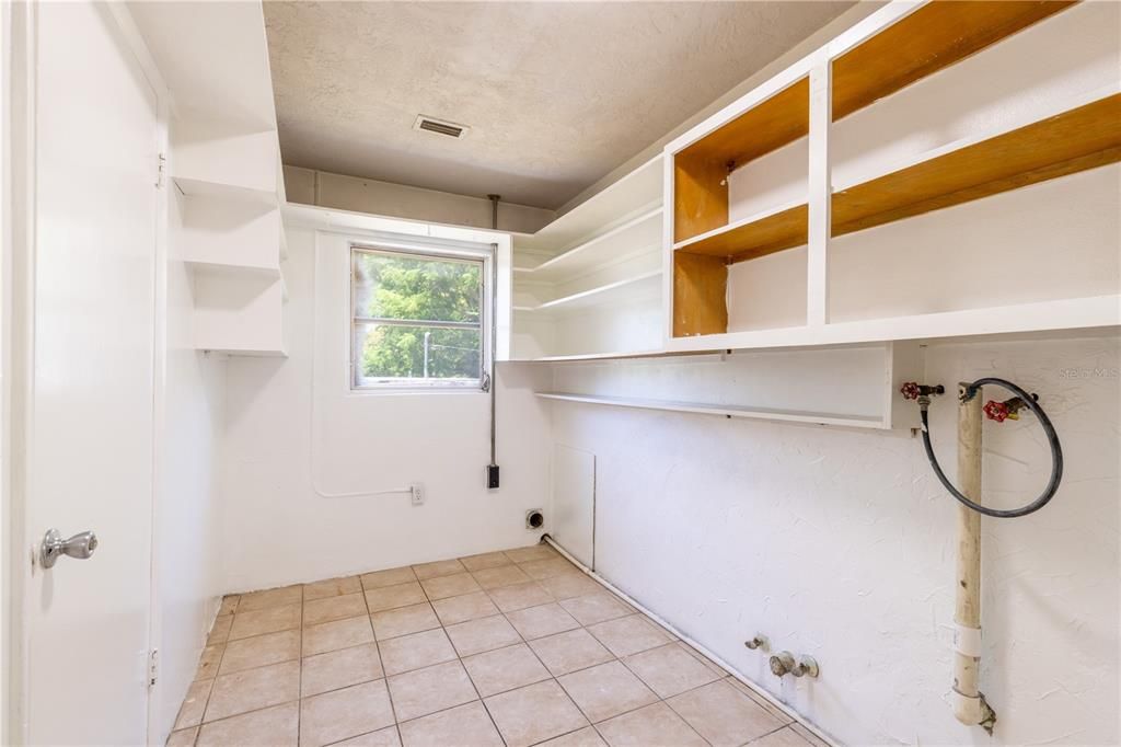 For Sale: $199,900 (3 beds, 2 baths, 1212 Square Feet)