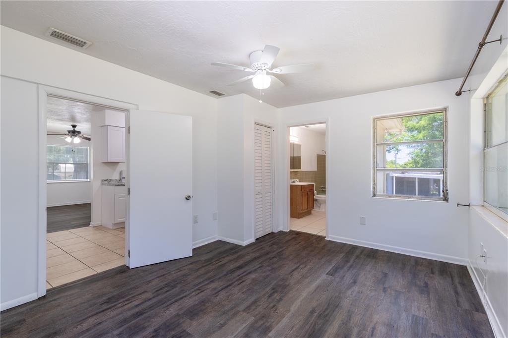 For Sale: $199,900 (3 beds, 2 baths, 1212 Square Feet)