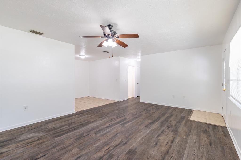 For Sale: $199,900 (3 beds, 2 baths, 1212 Square Feet)