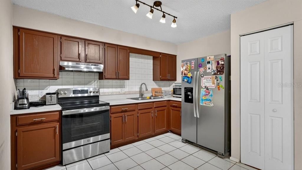 For Sale: $249,900 (3 beds, 1 baths, 1000 Square Feet)