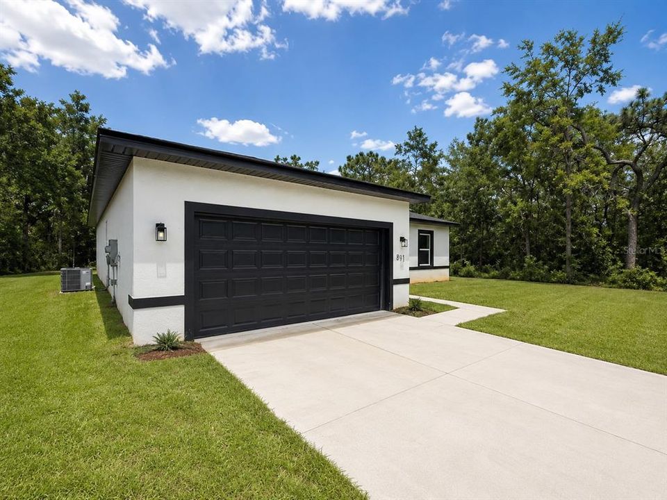 For Rent: $2,000 (4 beds, 2 baths, 1833 Square Feet)