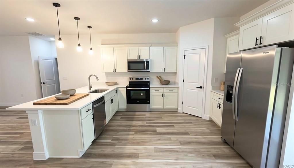 For Rent: $2,000 (4 beds, 2 baths, 1833 Square Feet)