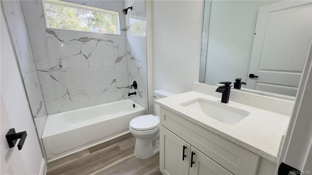 For Rent: $2,000 (4 beds, 2 baths, 1833 Square Feet)