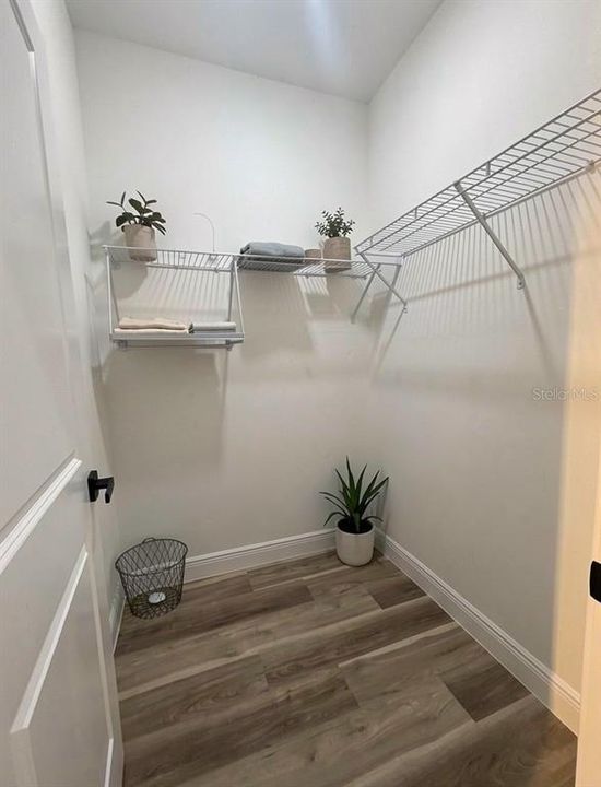 For Rent: $2,000 (4 beds, 2 baths, 1833 Square Feet)