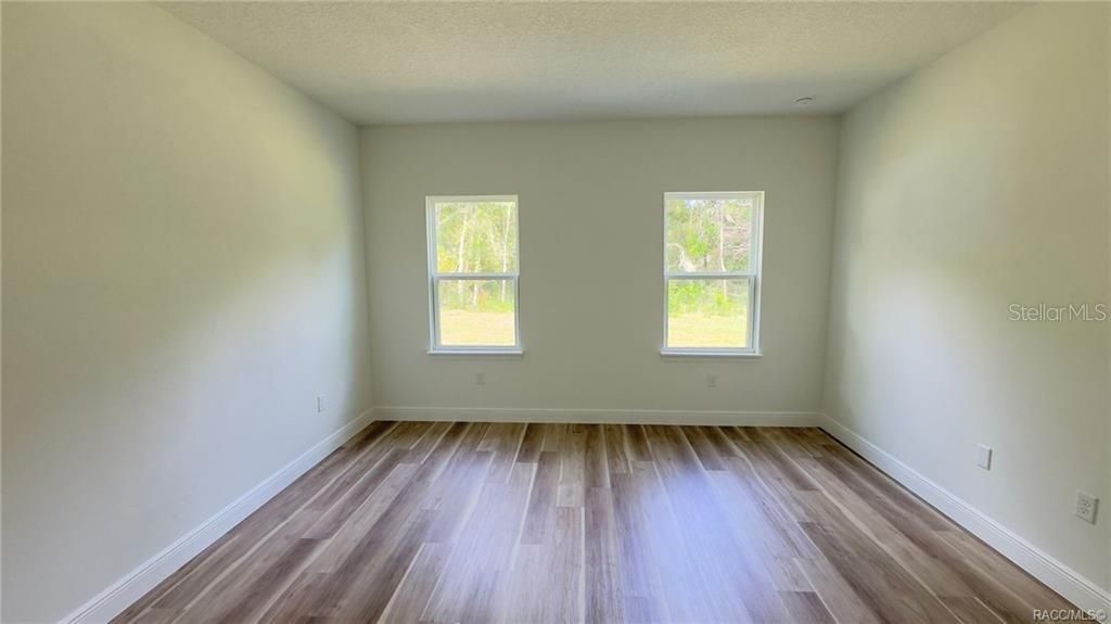 For Rent: $2,000 (4 beds, 2 baths, 1833 Square Feet)