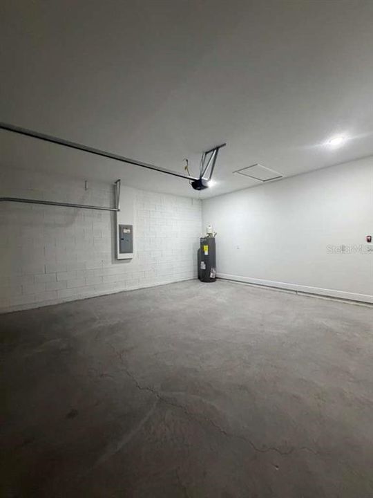 For Rent: $2,000 (4 beds, 2 baths, 1833 Square Feet)