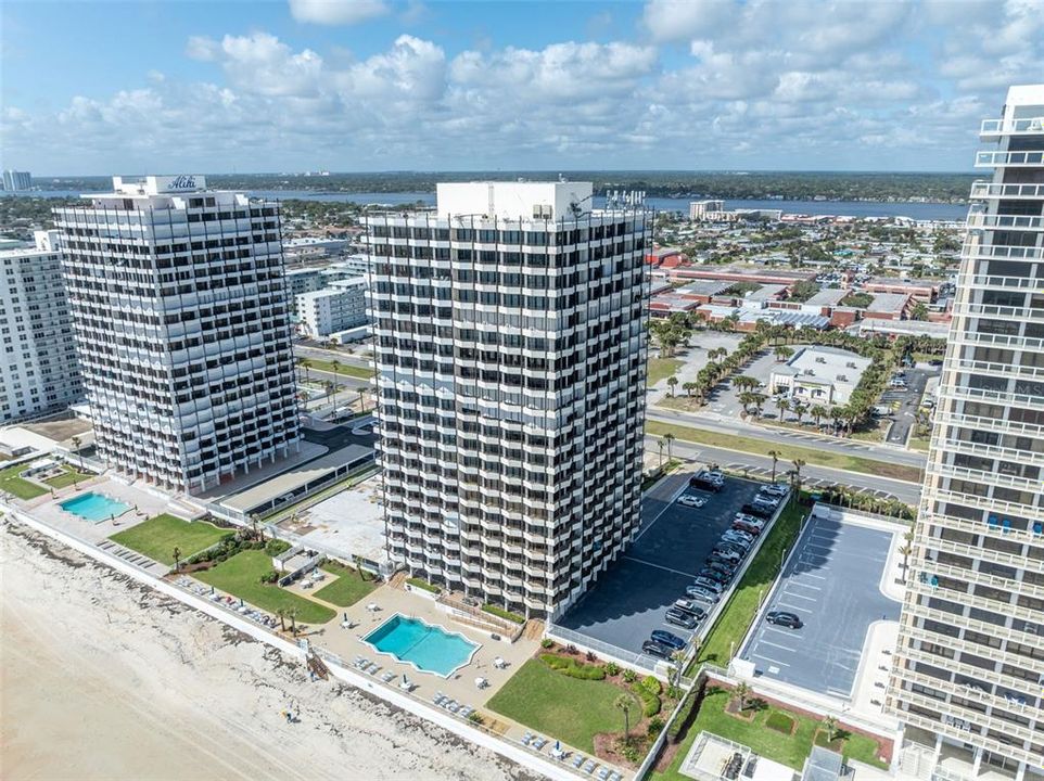For Rent: $3,150 (2 beds, 2 baths, 1274 Square Feet)