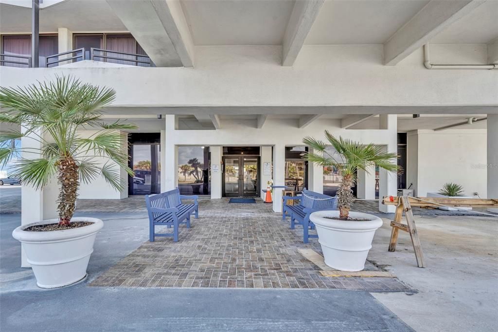 For Rent: $3,150 (2 beds, 2 baths, 1274 Square Feet)
