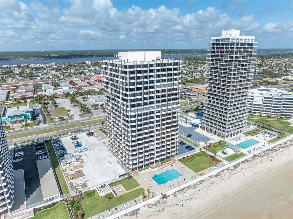 For Rent: $3,150 (2 beds, 2 baths, 1274 Square Feet)