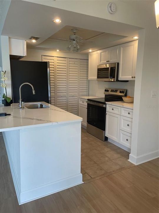 For Sale: $154,500 (2 beds, 2 baths, 1100 Square Feet)