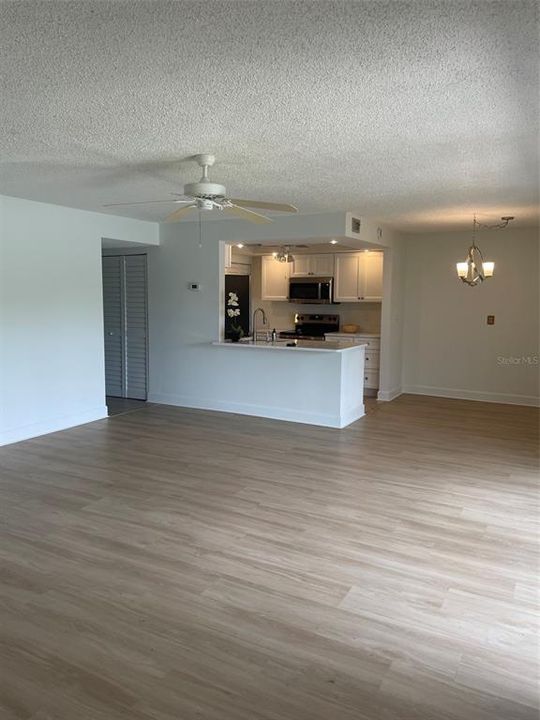 For Sale: $154,500 (2 beds, 2 baths, 1100 Square Feet)