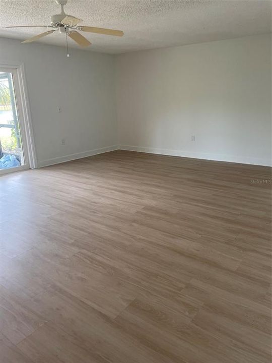 For Sale: $154,500 (2 beds, 2 baths, 1100 Square Feet)